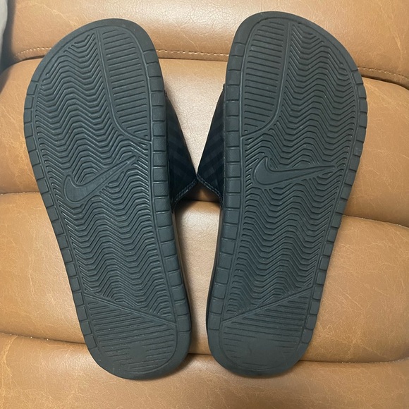 Nike Slides - Picture 2 of 3